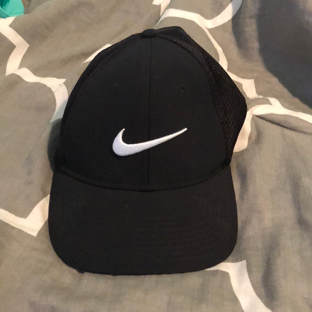 black nike hat